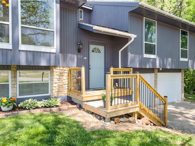 Homes for Sale in Kansas City, MO 64155 | 108 NW 105th Street