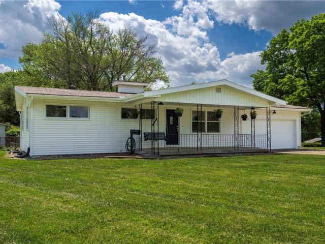 Homes for Sale in Gladstone, MO 64118 | 6310 N Howard Avenue