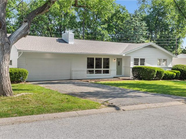 Homes for Sale in Kansas City, MO 64116 | 218 NW 43rd Terrace