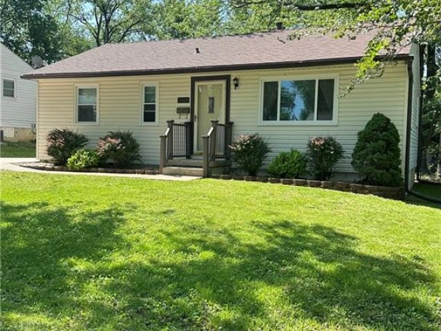Homes for Sale in Gladstone, MO 64118 | 2401 NE 59TH Terrace