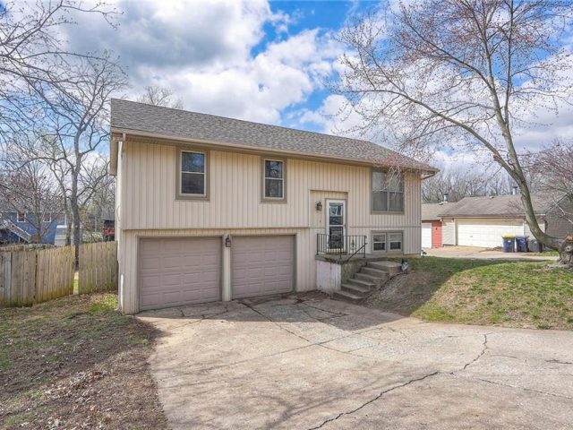 Homes for Sale in Kansas City, MO 64152 | 8715 NW 83rd Terrace
