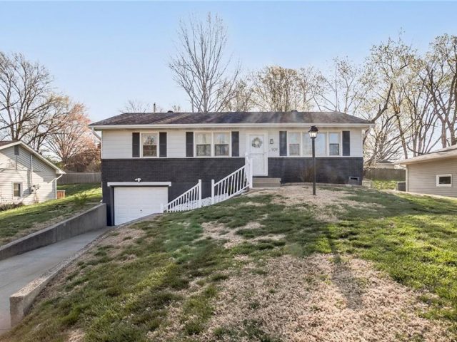 Homes for Sale in Liberty, MO 64068 | 909  Lindenwood Lane
