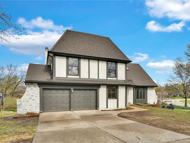 Homes for Sale in Kansas City, MO 64151 | 8176 NW TWIN OAKS Drive