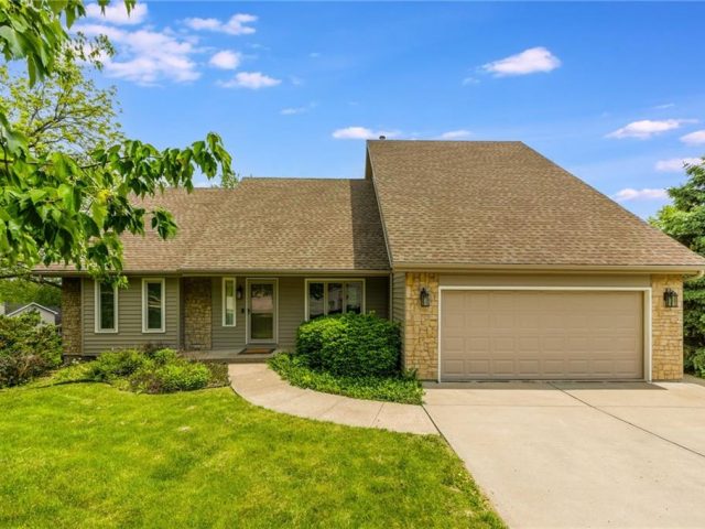Homes for Sale in Liberty, MO 64068 | 900  Cambridge Circle