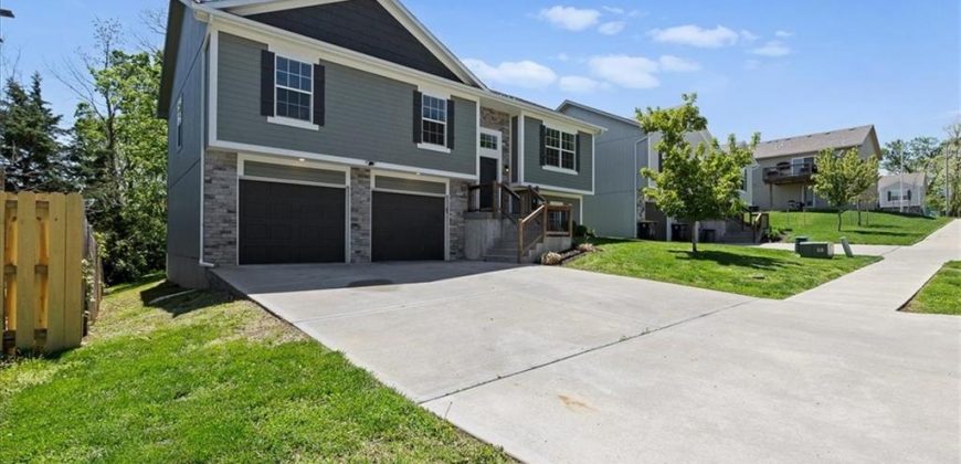 Homes for Sale in Kansas City, MO 64152 | 8111 NW 79th Place