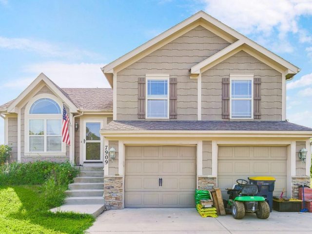 Homes for Sale in Kansas City, MO 64157 | 7909 NE 105th Terrace