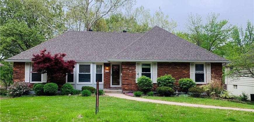 Homes for Sale in Gladstone, MO 64118 | 6717 N Euclid Avenue