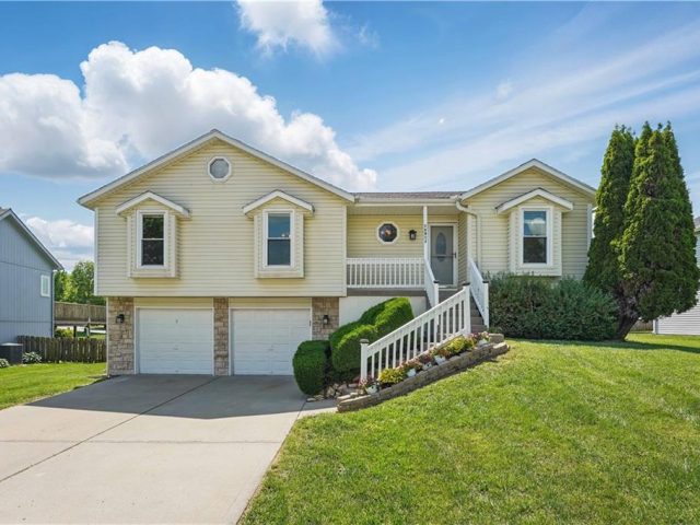 Homes for Sale in Kansas City, MO 64157 | 10912 N Farley Avenue