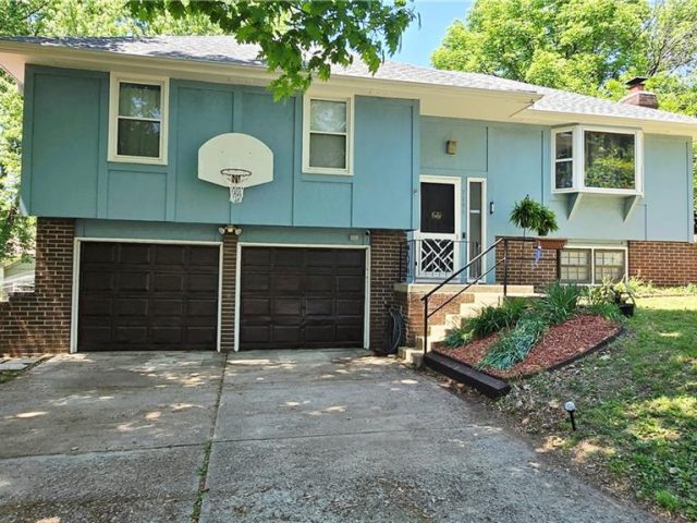 Homes for Sale in Kansas City, MO 64152 | 7608 N Serene Avenue