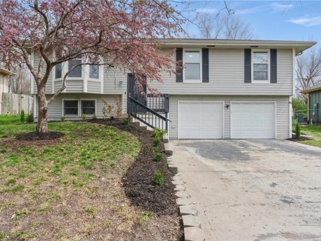 Homes for Sale in Kansas City, MO 64155 | 10815 N Harrison Street