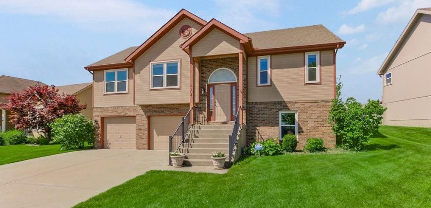 Homes for Sale in Kansas City, MO 64155 | 9204 N HOLLY Street