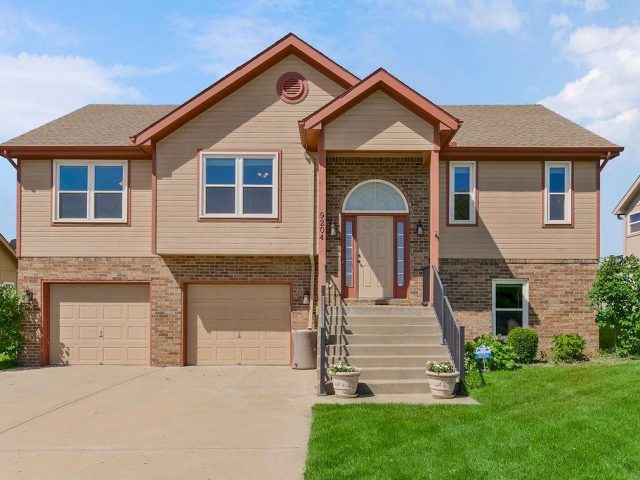 Homes for Sale in Kansas City, MO 64155 | 9204 N HOLLY Street