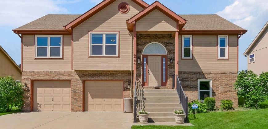 Homes for Sale in Kansas City, MO 64155 | 9204 N HOLLY Street