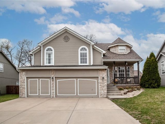 Homes for Sale in Kansas City, MO 64154 | 8804 N Chatham Avenue