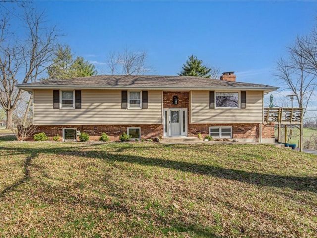 Homes for Sale in Liberty, MO 64068 | 1930  Hillview Road