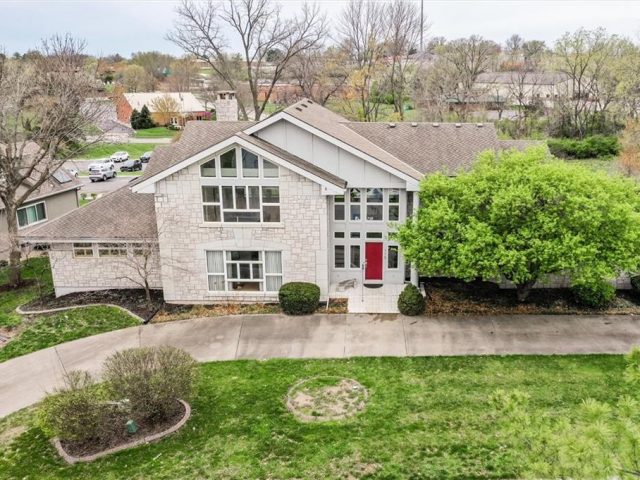 Homes for Sale in Gladstone, MO 64119 | 115 W Woodlands Drive