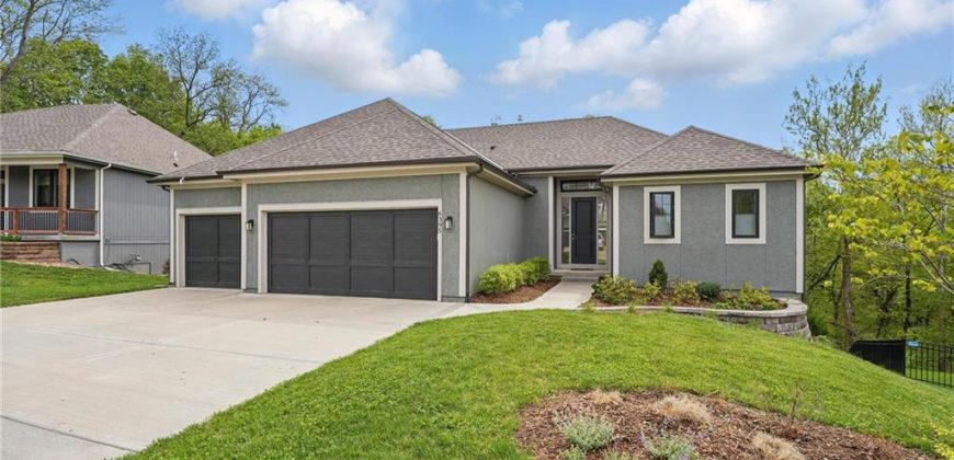 Homes for Sale in Parkville, MO 64152 | 6395  Sioux Drive