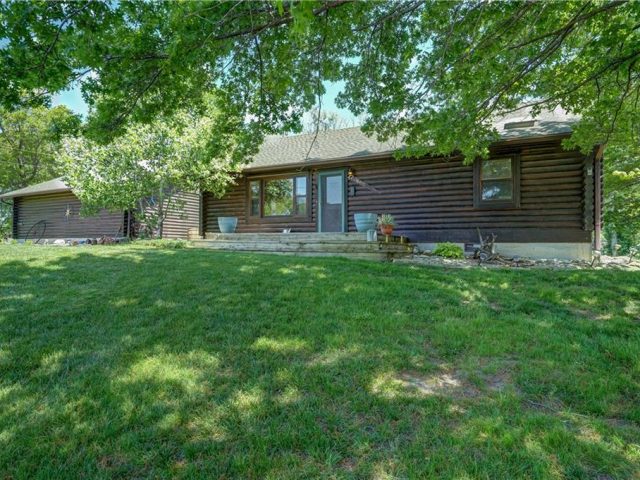 Homes for Sale in Smithville, MO 64089 | 18417  Lake Street