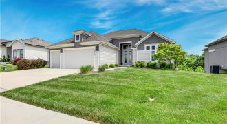 Homes for Sale in Parkville, MO 64152 | 14713  Thousand Oaks Place