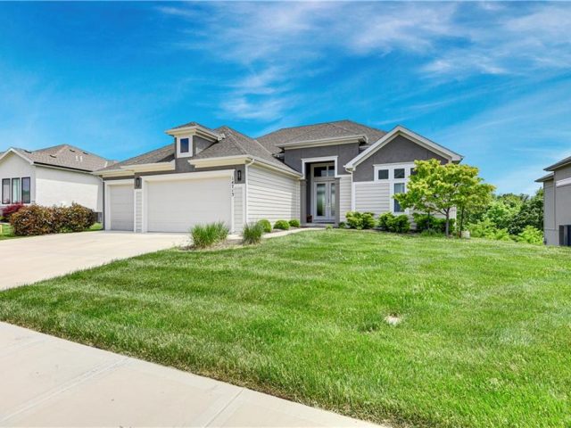 Homes for Sale in Parkville, MO 64152 | 14713  Thousand Oaks Place