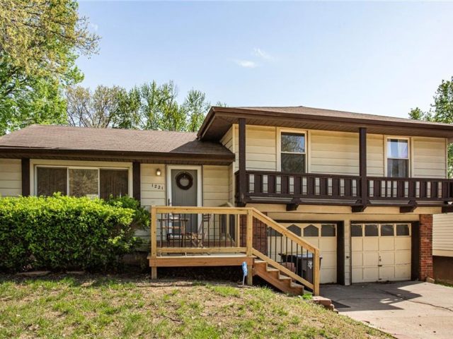 Homes for Sale in Kansas City, MO 64118 | 1221 NW 66TH Terrace