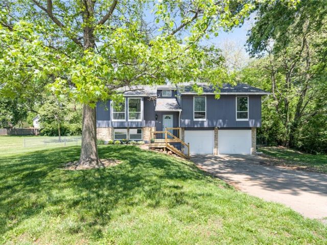 Homes for Sale in Kansas City, MO 64155 | 108 NW 105th Street