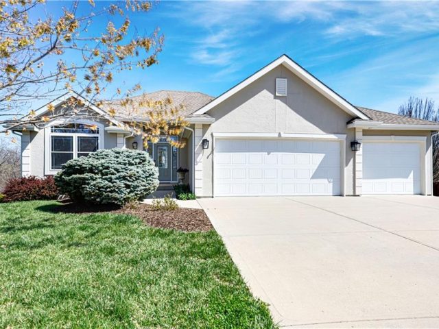 Homes for Sale in Smithville, MO 64089 | 19711 NE 197TH Place