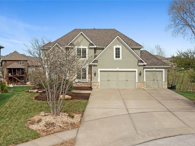 Homes for Sale in Kansas City, MO 64151 | 7615 N Amoret Avenue