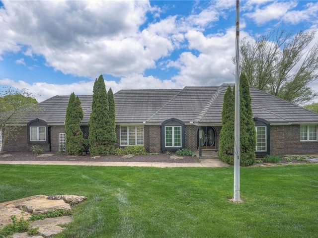 Homes for Sale in Kansas City, MO 64152 | 6101 NW Saddle Club Court