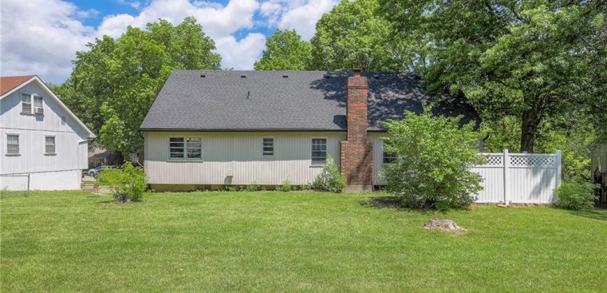 Homes for Sale in Gladstone, MO 64119 | 6704 N Agnes Avenue