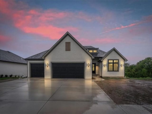 Homes for Sale in Kansas City, MO 64157 | 8736 N LEWIS Avenue