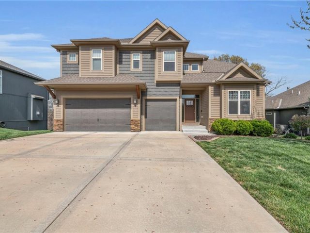Homes for Sale in Parkville, MO 64152 | 5905  Thousand Oaks Drive
