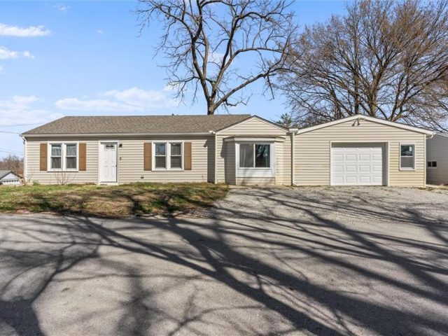 Homes for Sale in Gladstone, MO 64118 | 2 NE 62nd Street