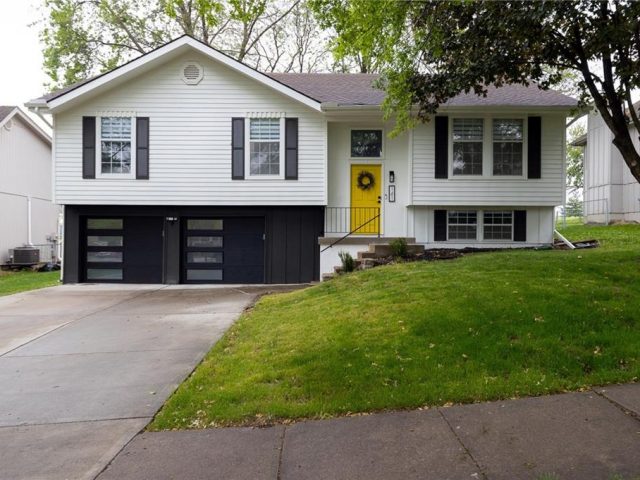 Homes for Sale in Kansas City, MO 64155 | 141 NW 100th Terrace