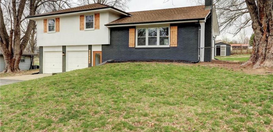 Homes for Sale in Kansas City, MO 64152 | 17002 NW 76th Street