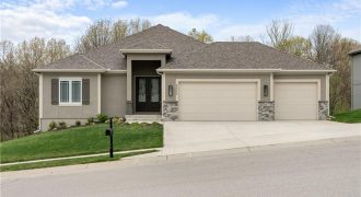 Homes for Sale in Parkville, MO 64152 | 5566  Thousand Oaks Drive