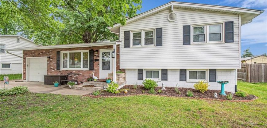 Homes for Sale in Gladstone, MO 64118 | 2002 NE 64th Street