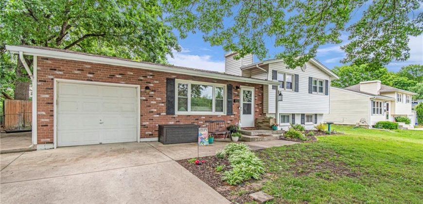 Homes for Sale in Gladstone, MO 64118 | 2002 NE 64th Street