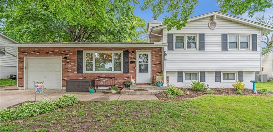 Homes for Sale in Gladstone, MO 64118 | 2002 NE 64th Street