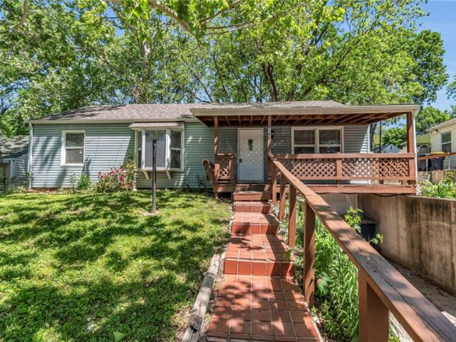 Homes for Sale in Kansas City, MO 64116 | 712 NE 45th Street