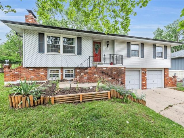Homes for Sale in Kansas City, MO 64118 | 104 NE 80th Street