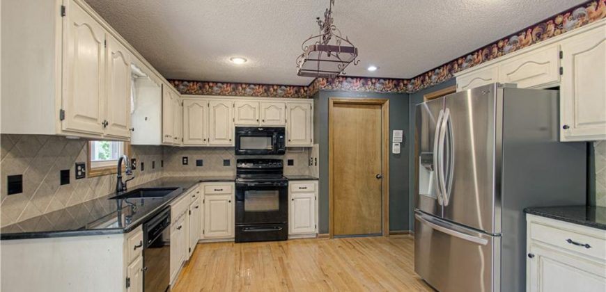 Homes for Sale in Gladstone, MO 64118 | 2208 NE 75th Terrace