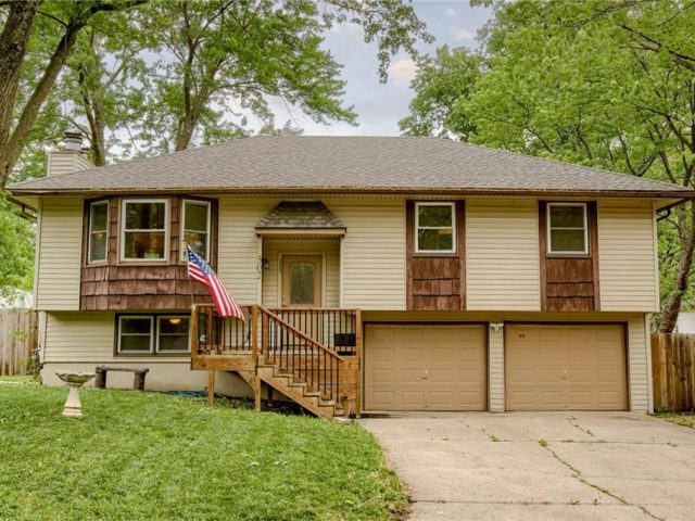 Homes for Sale in Kearney, MO 64060 | 302 E 11th Street