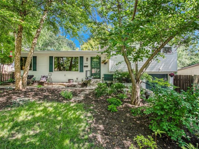 Homes for Sale in Gladstone, MO 64118 | 2003 NE 62nd Street
