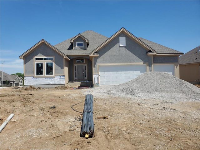 Homes for Sale in Kansas City, MO 64156 | 10205 N Winchester Avenue