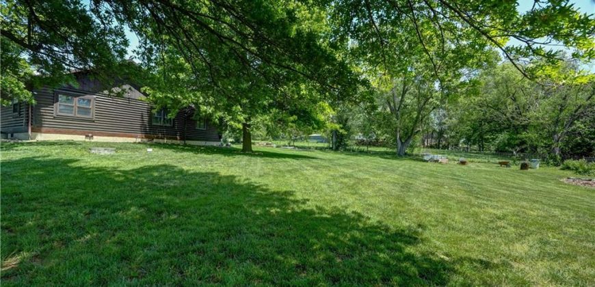 Homes for Sale in Smithville, MO 64089 | 18417  Lake Street