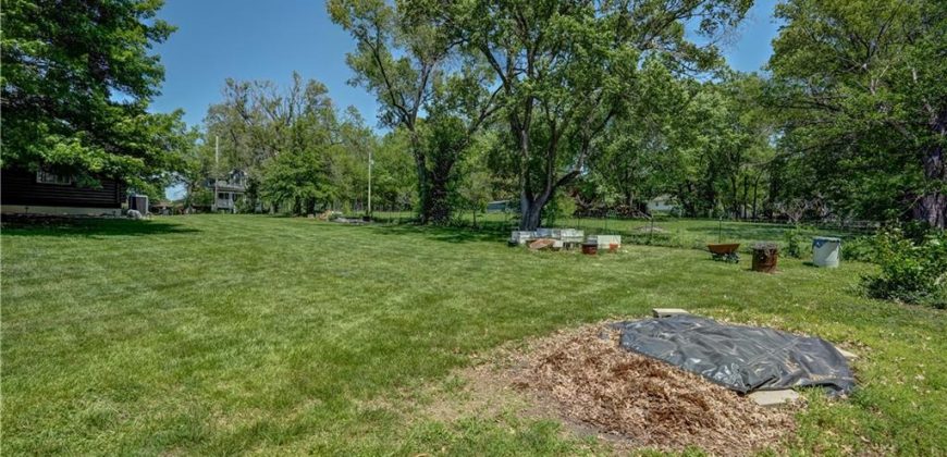 Homes for Sale in Smithville, MO 64089 | 18417  Lake Street