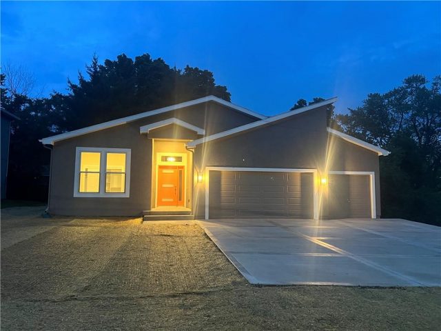 Homes for Sale in Kansas City, MO 64118 | 2320 NE 72ND Street
