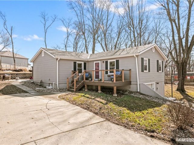 Homes for Sale in Kansas City, MO 64152 | 7435  Oak Drive