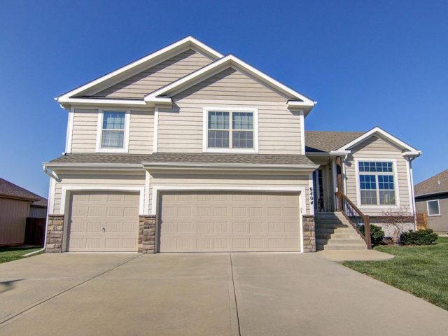Homes for Sale in Kansas City, MO 64155 | 9404 N Genessee Street